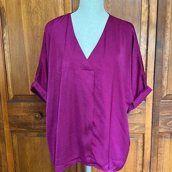 Lizzie’s Boutique Purple Crisscross VNeck with Dropped Sleeve/Rolled Hem Large - Picture 2 of 8